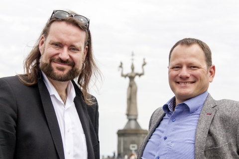 Die Stadtführer Ulrich Büttner & Egon Schwär sind darüber hinaus als Autoren tätig veranstalten Whiksytastings und halten Vorträge und Lesungen.